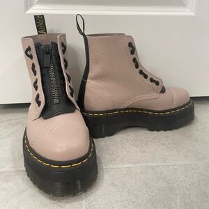 Doc Marten Sinclair Platform Boot - Vintage Taupe